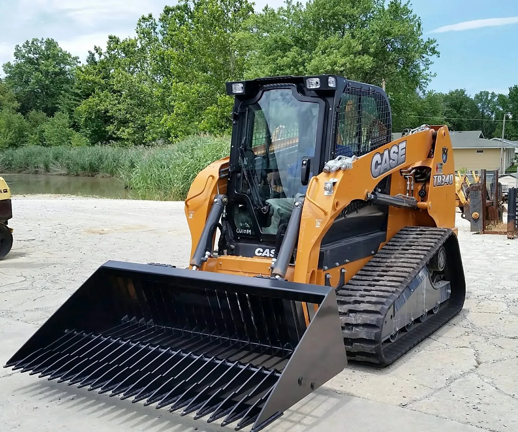 BERLON Skeleton Rock Buckets for skid steers