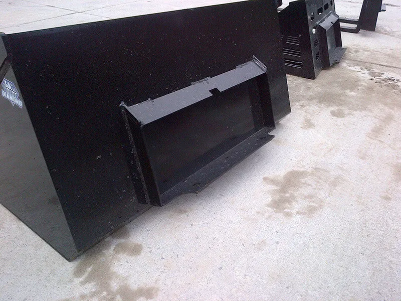 BLUE DIAMOND snow and mulch bucket for mini loader