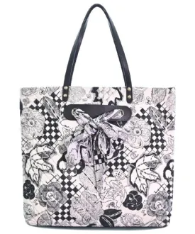 CHANEL Totes